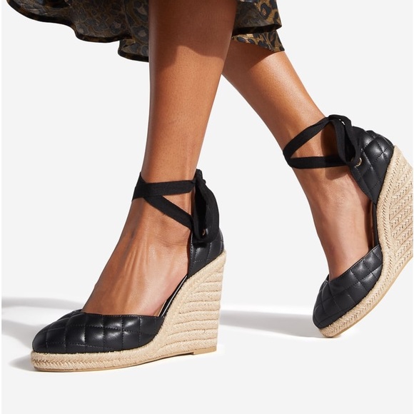 Shoe dazzle Skya Quilted Espadrille Wedge - Sz 8 - Color: Cream - Picture 2 of 2